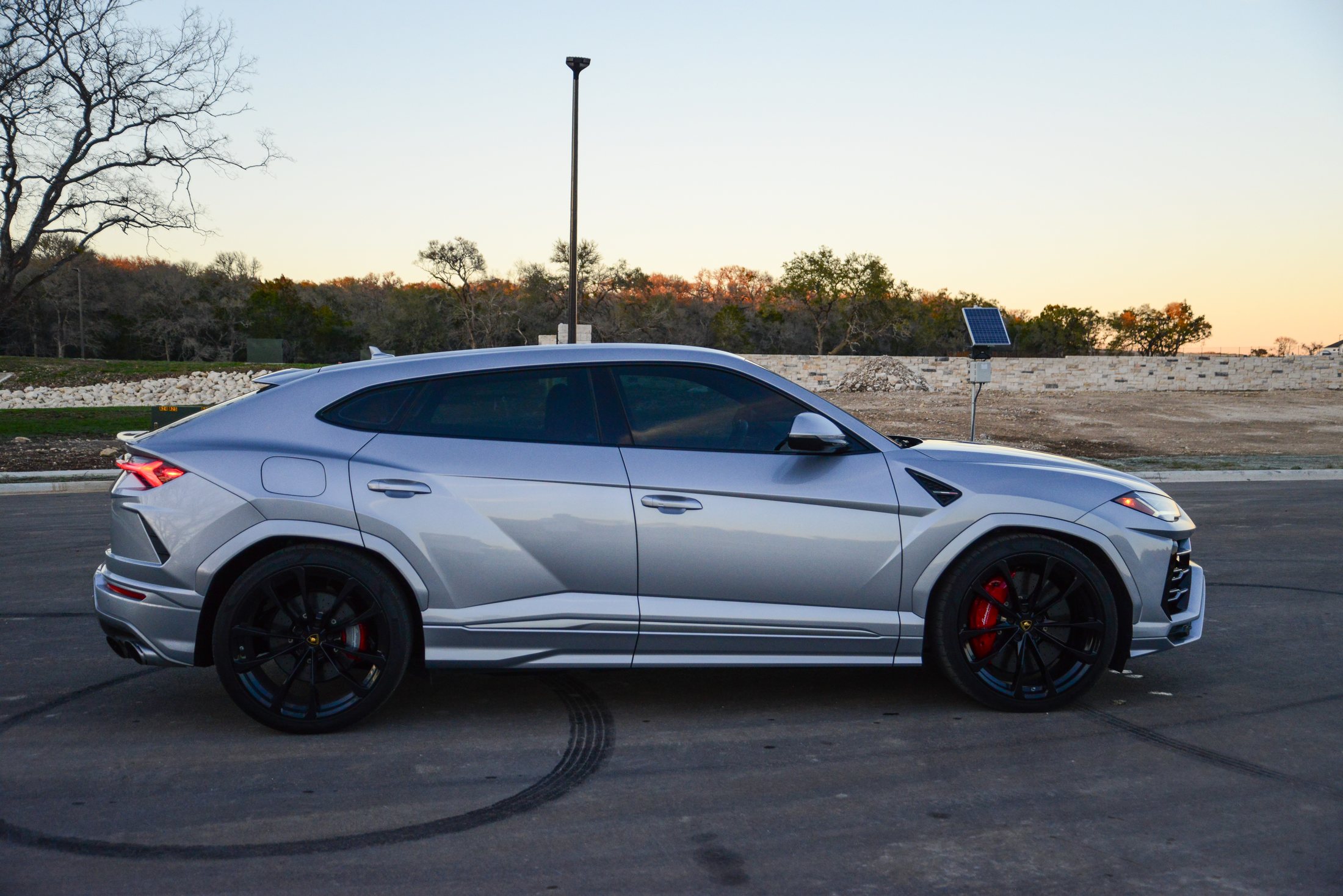 Lamborghini Urus Side Profile